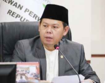 Jokowi Marah Pemda Hingga BUMN Suka Belanja Barang Impor, Sultan Minta Tarif Import Dinaikkan Hingga 100 persen Jokowi Marah Pemda Hingga BUMN Suka Belanja Barang Impor, Sultan Minta Tarif Import Dinaikkan Hingga 100 persen