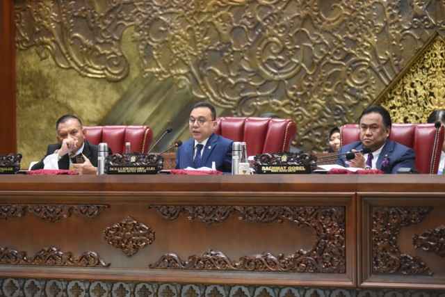 Paripurma DPR Sahkan RUU ASN Jadi Undang-Undang Paripurma DPR Sahkan RUU ASN Jadi Undang-Undang
