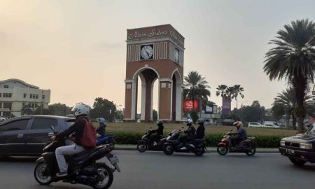 Tugu Alam Sutera Diduga Tidak Berijin Reklame?