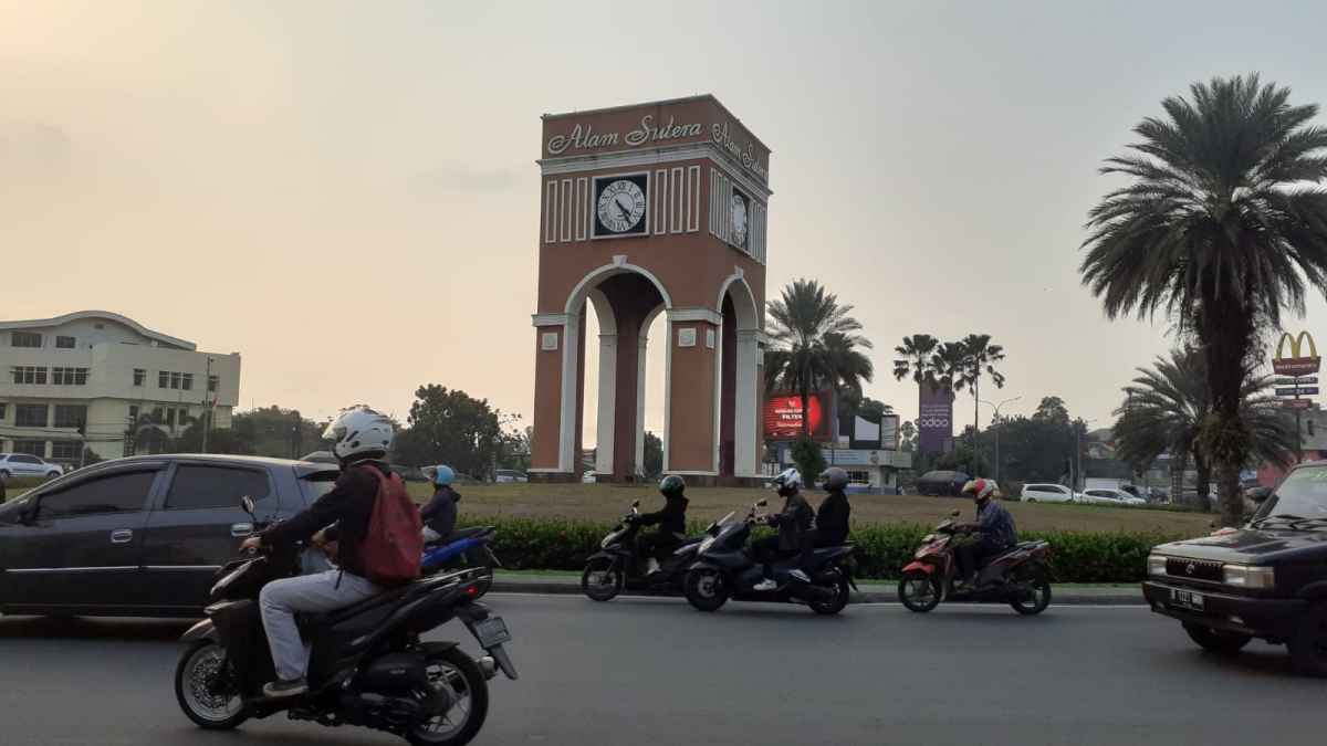 Tugu Alam Sutera Diduga Tidak Berijin Reklame? Tugu Alam Sutera Diduga Tidak Berijin Reklame?