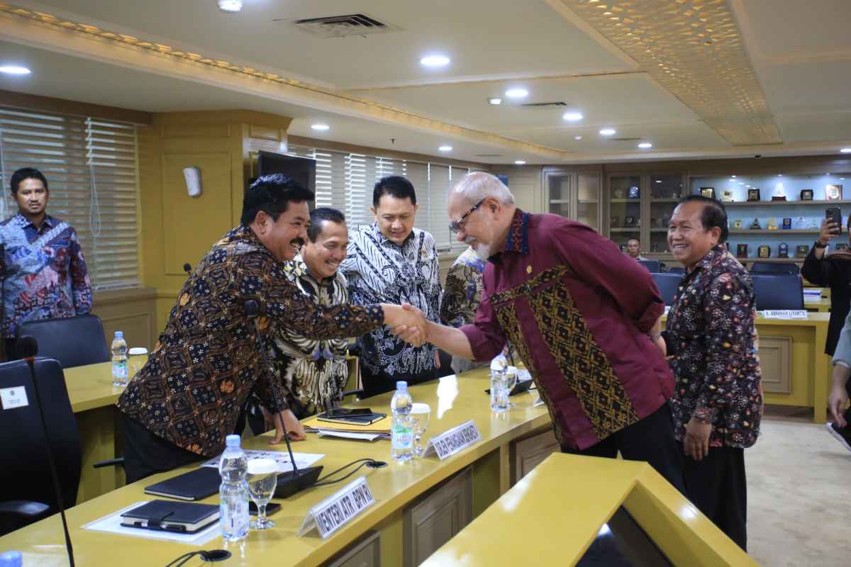 Senator NTT Desak Menteri ATR Tuntaskan Masalah PTSL Senator NTT Desak Menteri ATR Tuntaskan Masalah PTSL