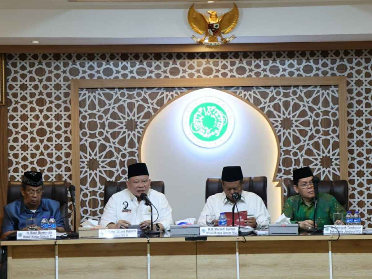 Ketua DPD RI Ajak MUI Gabung Dewan Presidium Konstitusi, Sambangi MPR 10 November 2023 Ketua DPD RI Ajak MUI Gabung Dewan Presidium Konstitusi, Sambangi MPR 10 November 2023