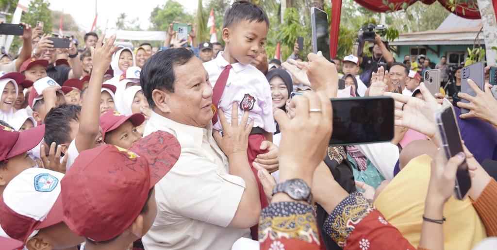 Politik Riang Gembira, Pakar: Narasi Gemoy Memberi Poin Bagi Prabowo-Gibran Politik Riang Gembira, Pakar: Narasi Gemoy Memberi Poin Bagi Prabowo-Gibran