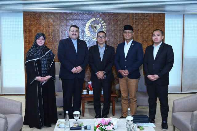 Fadli Harapkan Peningkatan Hubungan Indonesia dengan Iran Secara 'People-to People' Fadli Harapkan Peningkatan Hubungan Indonesia dengan Iran Secara 'People-to People'