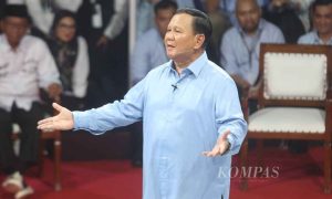 Tak Agresif Dalam Debat, Pengamat: Gaya Santai Prabowo Disukai Masyarakat