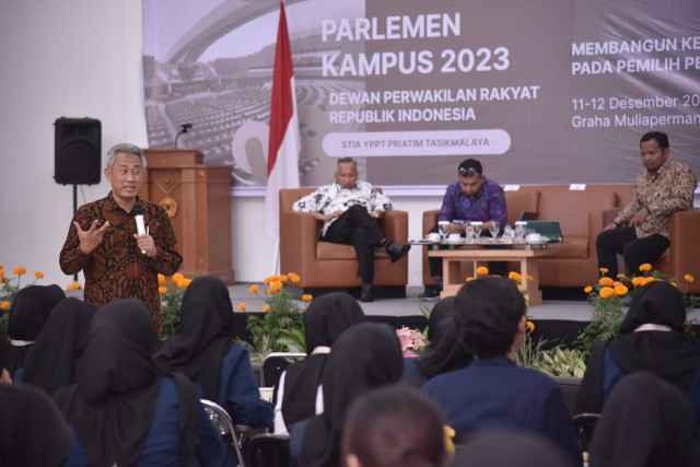Bangun Kesadaran Politik Lewat Platform Digital Pemberitaan Parlemen Bangun Kesadaran Politik Lewat Platform Digital Pemberitaan Parlemen
