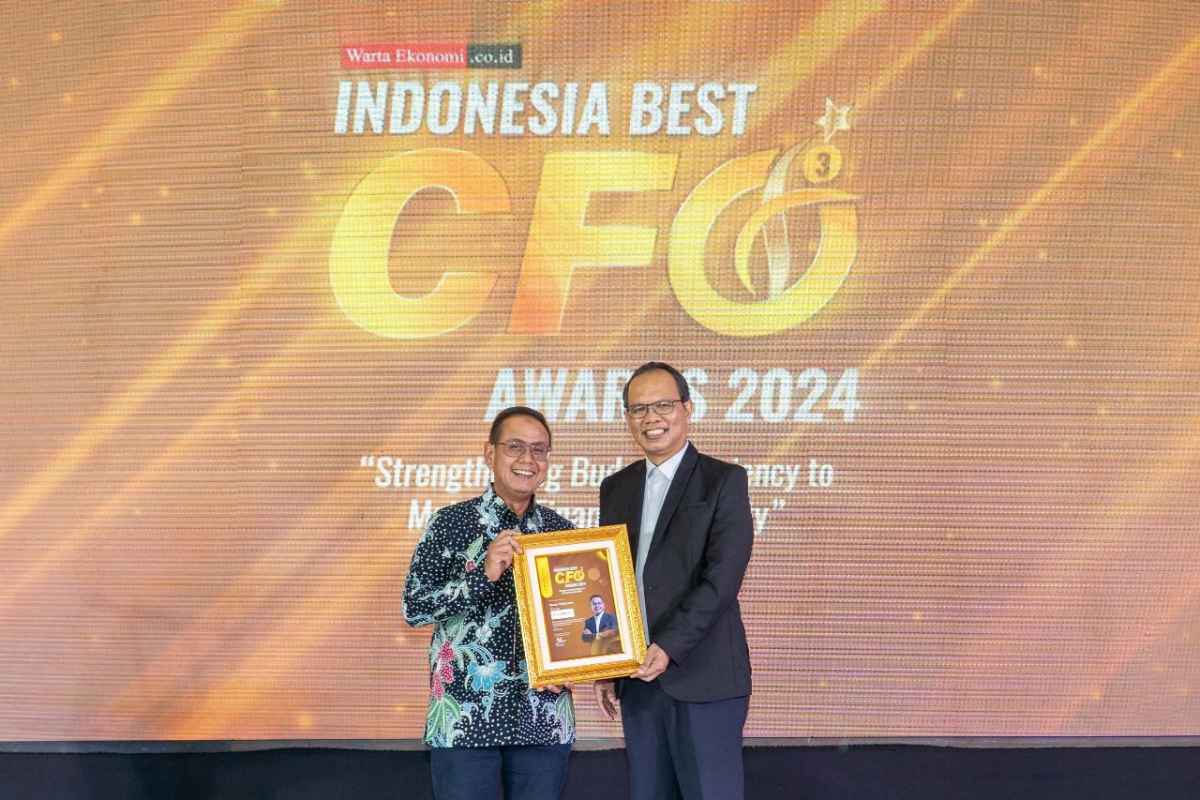 Direktur Keuangan dan Strategi Bank DKI, Romy Wijayanto Raih Indonesia Best CFO Awards 2024