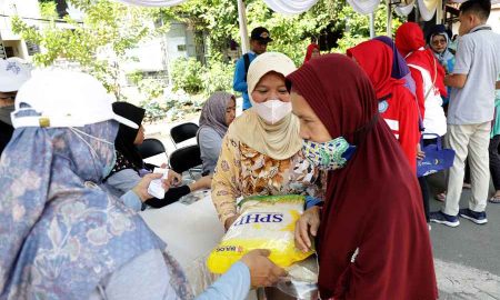 Meski Stok Sebanyak 52 Ton, Pemkot Surabaya Minta Warga Jangan Beli Beras Terlalu Banyak
