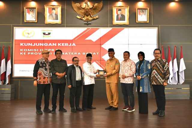 Legislator PAN: Bawaslu Harus Berani Tindak ASN Tak Netral Saat Pemilu Legislator PAN: Bawaslu Harus Berani Tindak ASN Tak Netral Saat Pemilu