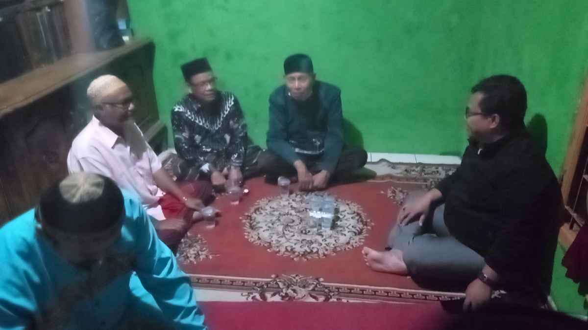 Haji Sanan Bersama Warga Kalideres Dukung Caleg PKB DPR RI Burhanudin Saputu Haji Sanan Bersama Warga Kalideres Dukung Caleg PKB DPR RI Burhanudin Saputu