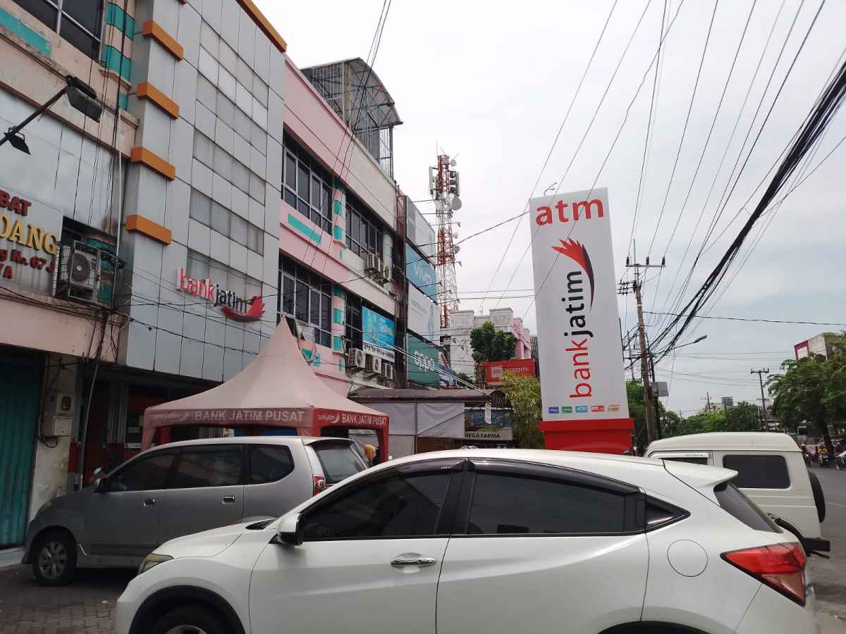 Tahun Politik Penuh Resiko, Khofifah Ingatkan Bank Jatim Agar Cepat Beradaptasi Tahun Politik Penuh Resiko, Khofifah Ingatkan Bank Jatim Agar Cepat Beradaptasi