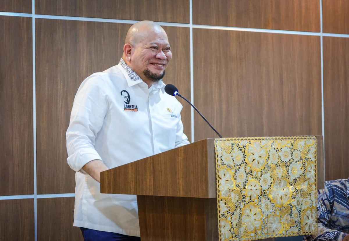 Ketua DPD RI Ingatkan Pemprov Jatim Soal Angka Kemiskinan Masih Tinggi Ketua DPD RI Ingatkan Pemprov Jatim Soal Angka Kemiskinan Masih Tinggi