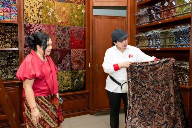 Tinjau Galeri Batik Banyumas, Puan Dorong Regenerasi Pembatik Tinjau Galeri Batik Banyumas, Puan Dorong Regenerasi Pembatik