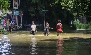Eri Cahyadi Siap Bangun Tanggul Guna Atasi Banjir di Sambikerep, Berapa Anggarannya?