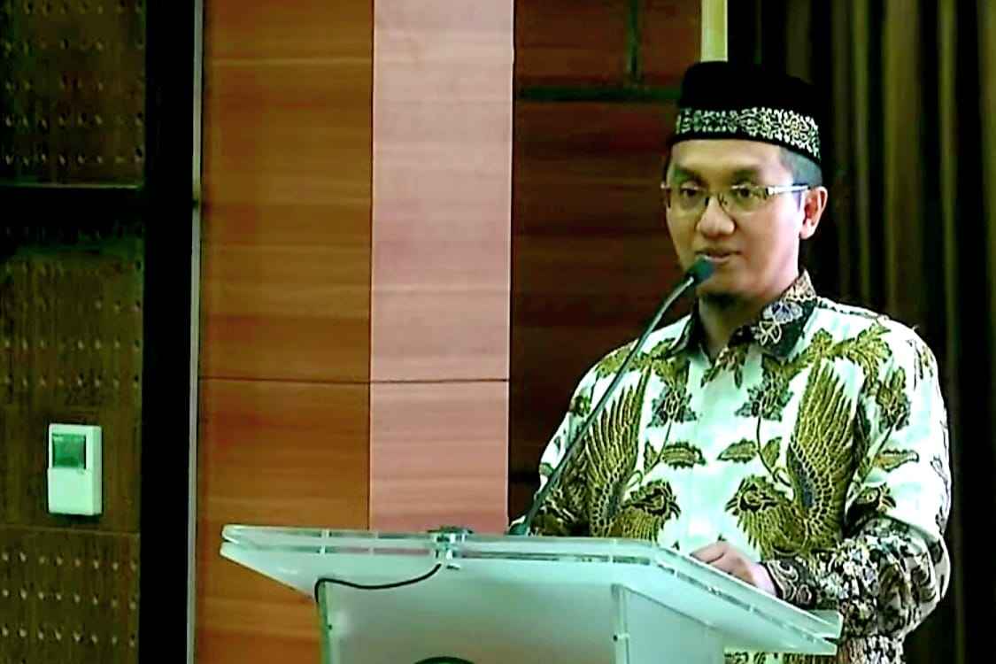 Atas Karya Tafsir Hidayatul Quran, Gus Awis Dianugerahi 'UINSA Monumental Award 2024' Atas Karya Tafsir Hidayatul Quran, Gus Awis Dianugerahi 'UINSA Monumental Award 2024'