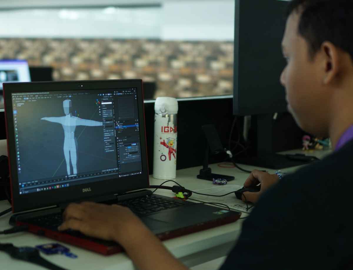 Infinite Learning Diakui Jadi Pusat Pengembangan Industri Game Berkelas Internasional Mentor Game di Infinite Learning sedang membuat animasi/Sumber Foto: Dok Infinite Learning
