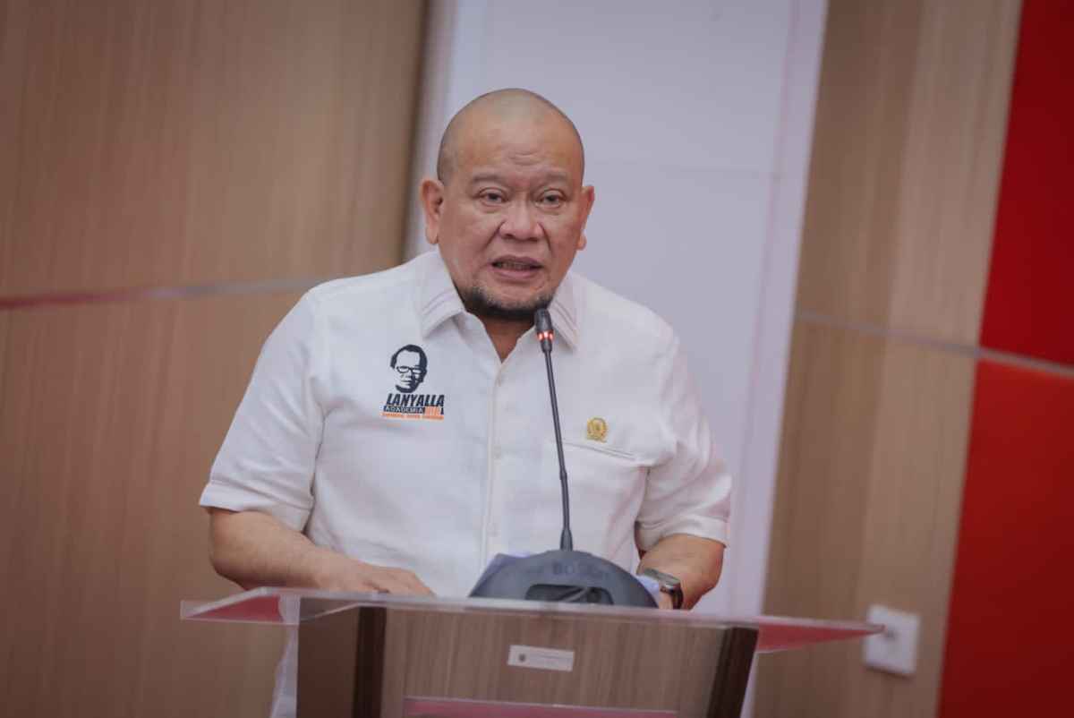 Terima Aduan Nelayan Soal Surabaya Waterfront Land, LaNyalla: Keadilan Harus Jadi Ukuran Terima Aduan Nelayan Soal Surabaya Waterfront Land, LaNyalla: Keadilan Harus Jadi Ukuran