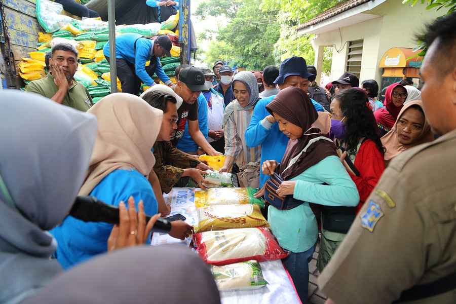 Kendalikan Inflasi Jelang Ramadhan, Pemkot Surabaya Pasok 280 Ton Beras ke 64 Pasar Kendalikan Inflasi Jelang Ramadhan, Pemkot Surabaya Pasok 280 Ton Beras ke 64 Pasar