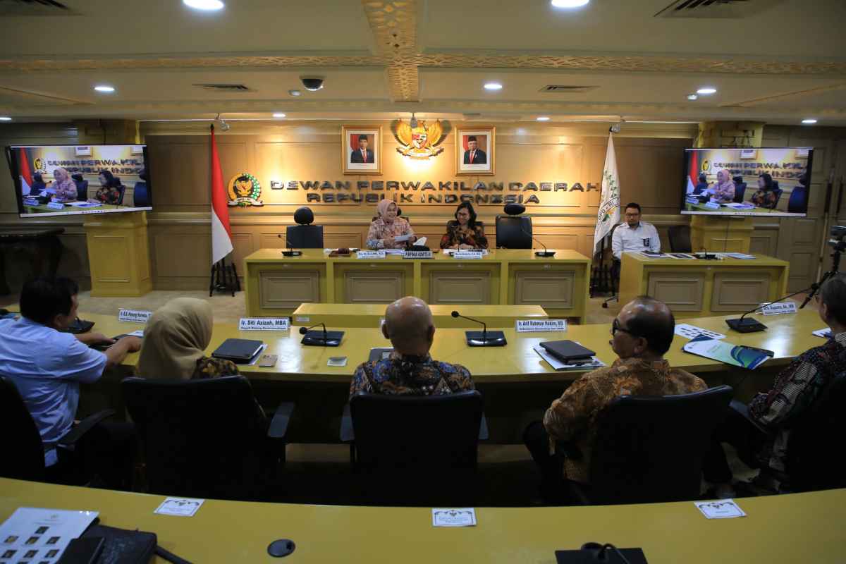 Raker Dengan Kemenkop UKM, Elviana: Perlu Zonasi Usaha Untuk Dorong Pemberdayaan UMKM Daerah Raker Dengan Kemenkop UKM, Elviana: Perlu Zonasi Usaha Untuk Dorong Pemberdayaan UMKM Daerah