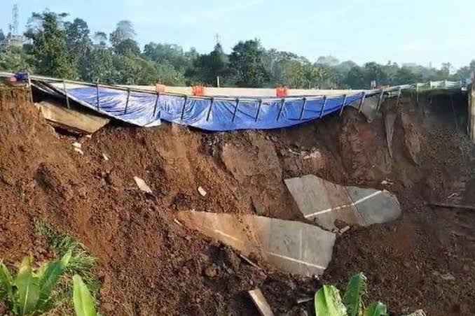 Soroti Longsor di Ruas Tol Bocimi, Puan Minta Pemerintah Jamin Kelancaran Mudik Lebaran 2024 Soroti Longsor di Ruas Tol Bocimi, Puan Minta Pemerintah Jamin Kelancaran Mudik Lebaran 2024