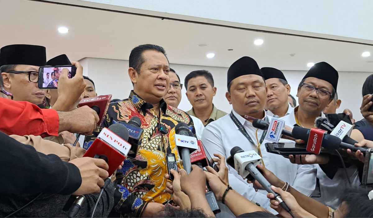 Bamsoet Ingatkan Pengusaha untuk Tidak Mudah Tergoda Masuk Dunia Politik Bamsoet Ingatkan Pengusaha untuk Tidak Mudah Tergoda Masuk Dunia Politik
