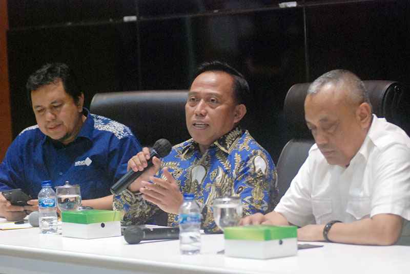 Dialektika Demokrasi Dengan tema "Antisipasi Maraknya Jemaah Haji dan Umroh Tanpa Visa Haji"