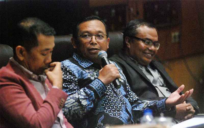 Dialektika Demokrasi "Menelisik Untung Rugi Tapera" Dialektika Demokrasi "Menelisik Untung Rugi Tapera"