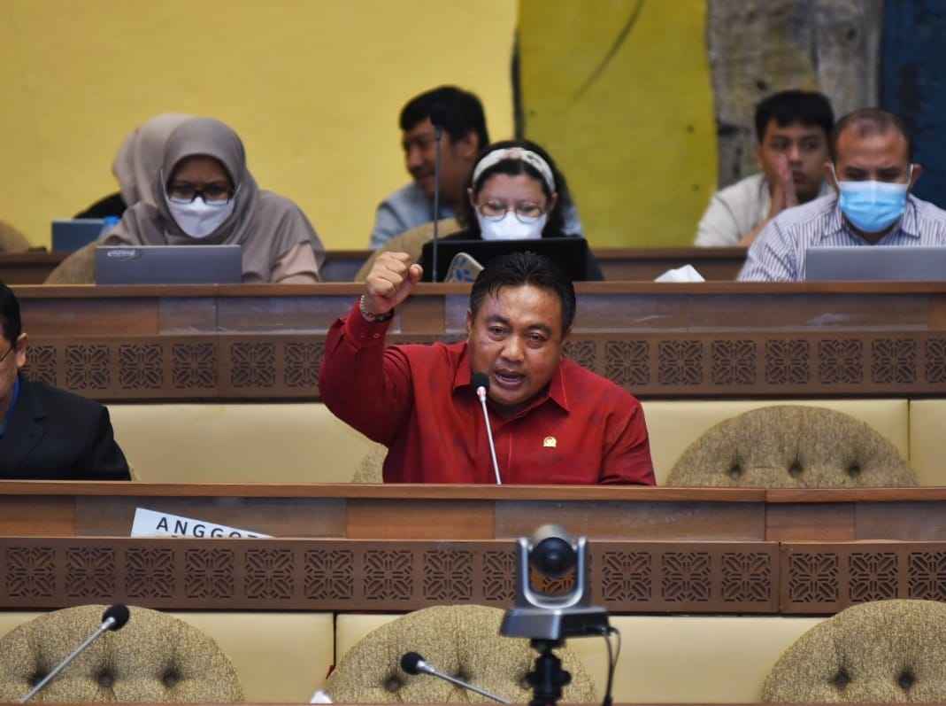 Kritik Wacana 4 Hari Kerja BUMN, Parta: Jangan Kebanyakan Main Golf Kritik Wacana 4 Hari Kerja BUMN, Parta: Jangan Kebanyakan Main Golf