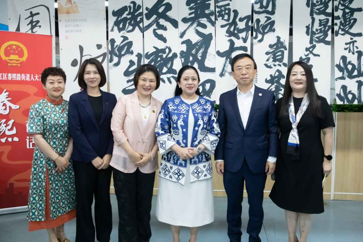Di Tiongkok, Puan Berdiskusi dengan Anggota Parlemen Chengdu Sambil Dijamu Minum Teh Di Tiongkok, Puan Berdiskusi dengan Anggota Parlemen Chengdu Sambil Dijamu Minum Teh