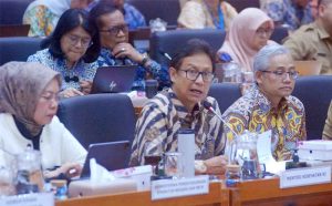 Menkes Raker Dengan Komisi IX DPR Bahas RUU POM