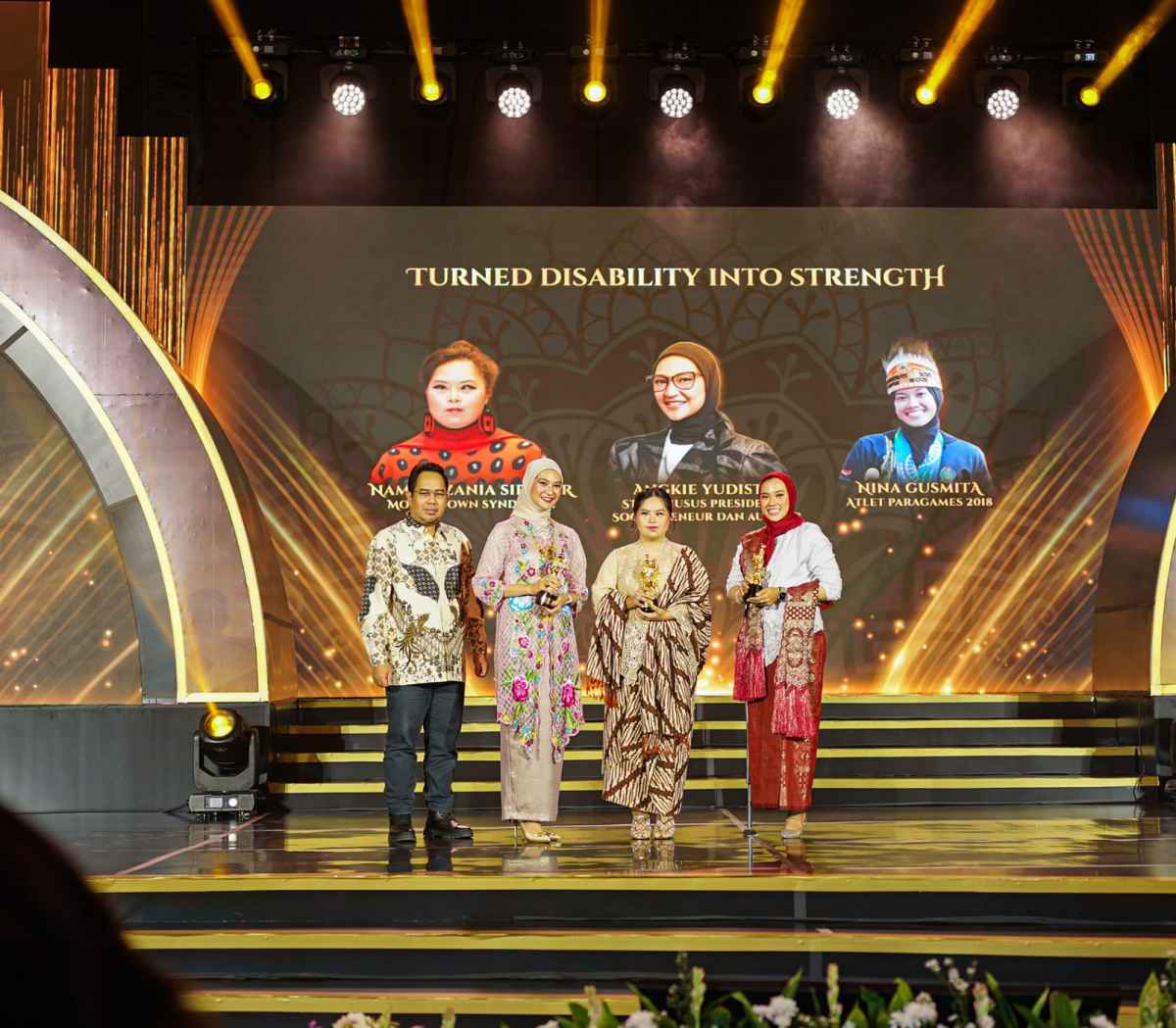 Raih Penghargaan ke-18, Angkie Yudistia Capai Prestasi dalam Nominasi Turned Disability into Strength 'RA Kartini Award 2024' Raih Penghargaan ke-18, Angkie Yudistia Capai Prestasi dalam Nominasi Turned Disability into Strength 'RA Kartini Award 2024'