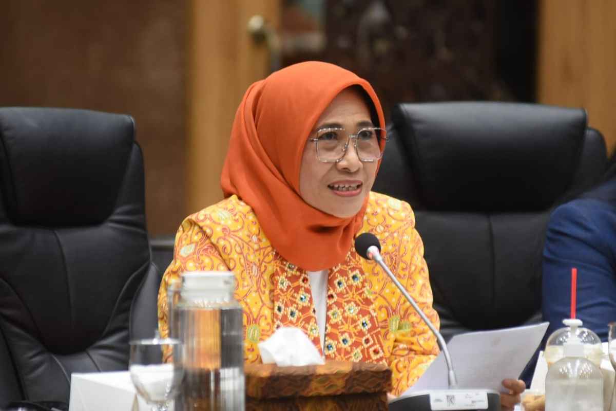 Hetifah F-Golkar Soroti Penurunan Anggaran Badan Bahasa hingga 40 Persen di 2025 Hetifah F-Golkar Soroti Penurunan Anggaran Badan Bahasa hingga 40 Persen di 2025