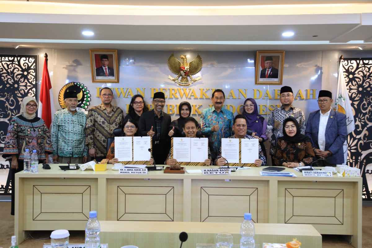 Komite III DPD-Menkes Sepakat Batalkan Revisi UU POM Komite III DPD-Menkes Sepakat Batalkan Revisi UU POM