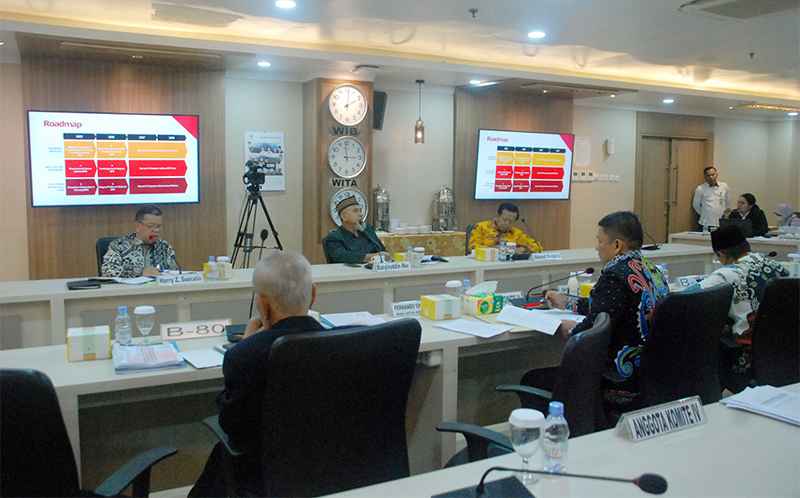 Politisi Ikut Uji Kelayakan dan Kepatutan Calon Anggota BPK Politisi Ikut Uji Kelayakan dan Kepatutan Calon Anggota BPK