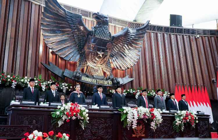 Sidang Paripurna Akhir Jabatan, MPR Dorong Mantan Presiden Soeharto dan Gus Dur Diberi Gelar Pahlawan Nasional Sidang Paripurna Akhir Jabatan, MPR Dorong Mantan Presiden Soeharto dan Gus Dur Diberi Gelar Pahlawan Nasional