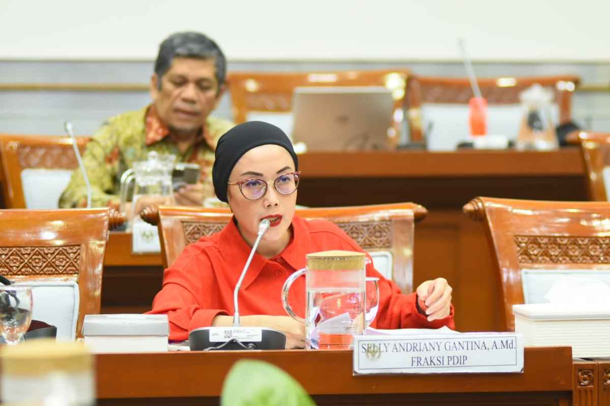 DPR Minta Menag Jadikan Pesantren sebagai Motor Penggerak Perubahan Sosial DPR Minta Menag Jadikan Pesantren sebagai Motor Penggerak Perubahan Sosial