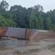 Tongkang Batubara PT Pada Idi Terbalik di Sungai Barito Tongkang Batubara PT Pada Idi Terbalik di Sungai Barito
