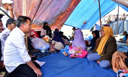 Tinjau Lokasi Terdampak Gempa, Bey: Keselamatan Warga yang Utama