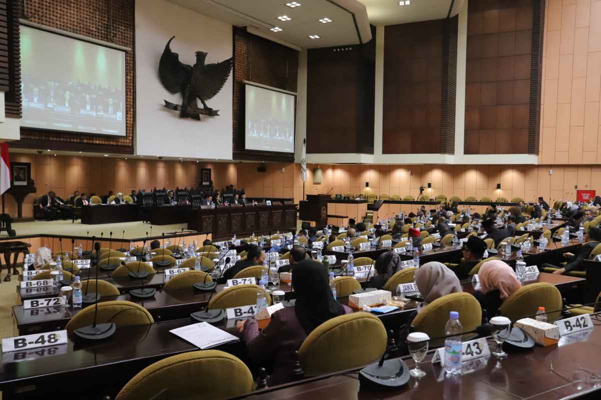 Sidang Paripurna DPD RI Desak Pemerintah Naikkan Tukin ASN Menjadi 100% Sidang Paripurna DPD RI Desak Pemerintah Naikkan Tukin ASN Menjadi 100%