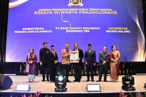 Jadi Badan Publik Terbaik Nasional, BRI Raup Dua Penghargaan Dalam Anugerah KIP 2024 BRI meraih penghargaan Badan Publik Terbaik Nasional “Arkaya Wiwarta Prajanugraha” bersama dengan Kemenpora serta Universitas Negeri Malang/