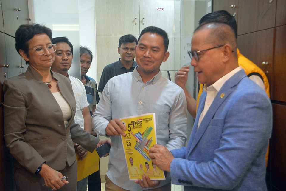 HUT Ke 57 Fraksi Partai Golkar DPR HUT Ke 57 Fraksi Partai Golkar DPR