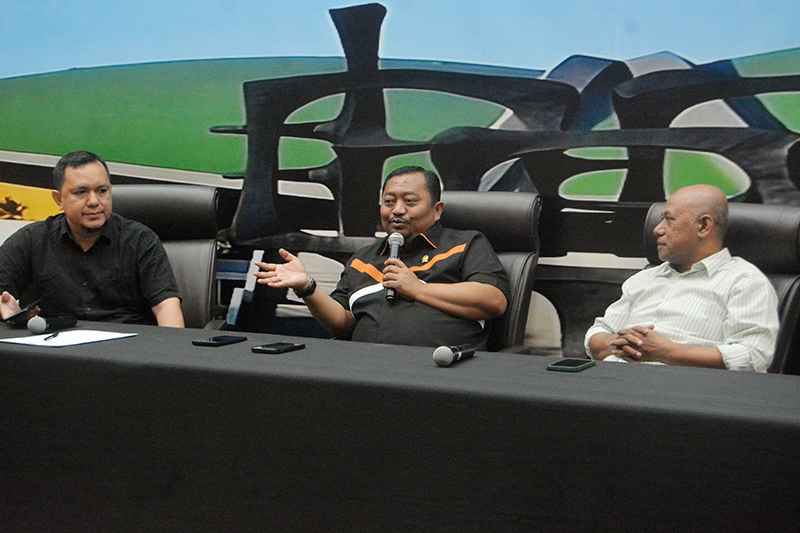 Dialektika Demokrasi "Kebijakan Diskon Lebaran: Sinergi antara Pemerintah, Maskapai, dan Pengelola Jalan Tol" Dialektika Demokrasi "Kebijakan Diskon Lebaran: Sinergi antara Pemerintah, Maskapai, dan Pengelola Jalan Tol"