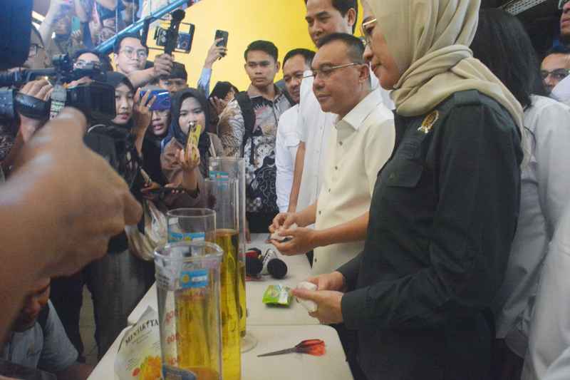 Dasco Sidak MinyaKita di Pasar Kramat Jati Jaktim