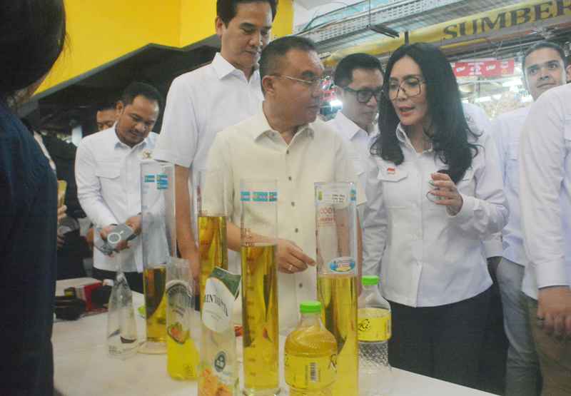 Sidak Minyakita di Pasar Kramat Jati, Dasco: Sudah Sesuai Harga dan Takaran, Ada Merek Lain yang Tak Sesuai Takaran