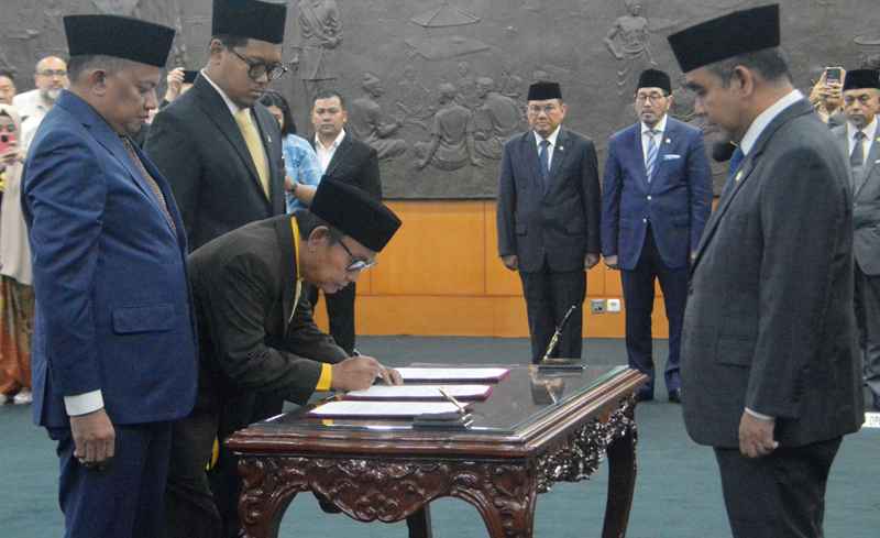 Pimpinan MPR RI Lantik 5 Anggota Pengganti Antar Waktu MPR