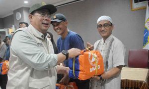 Wakil Ketua DPR Cucun Ahmad Syamsurijal Tinjau Korban Banjir Kampung Melayu