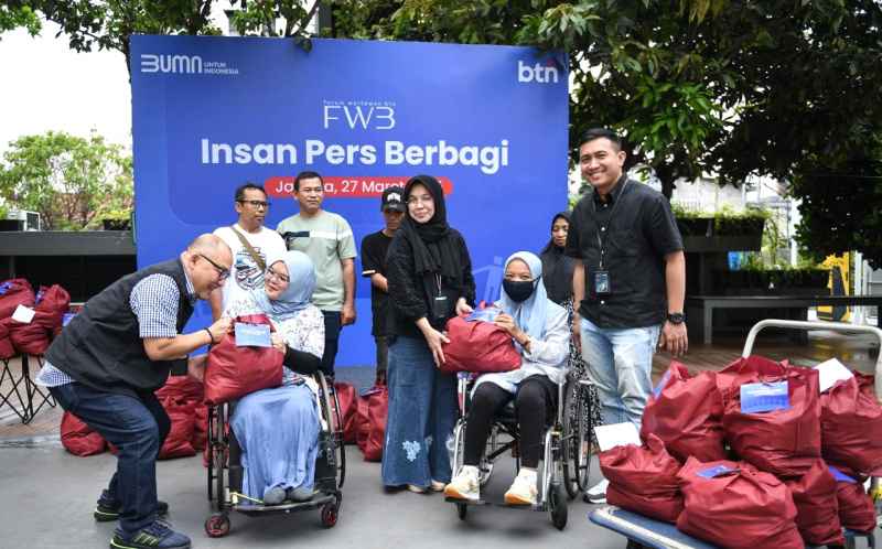 BTN dan Insan Pers Bagi 600 Sembako untuk Masyarakat