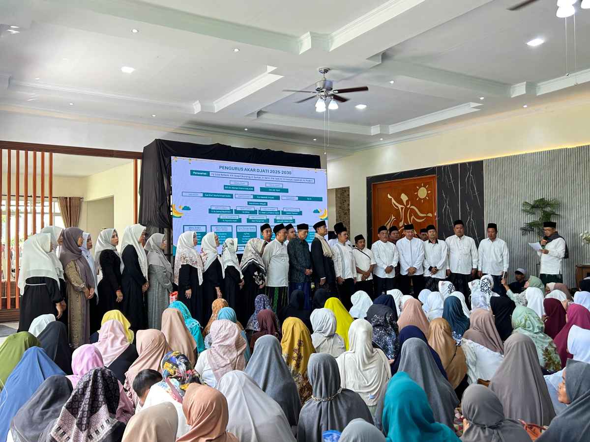 Akar Djati Menjawab Kekisruhan Dunia dengan Sholawat dan Spirit Perdamaian Akar Djati Menjawab Kekisruhan Dunia dengan Sholawat dan Spirit Perdamaian