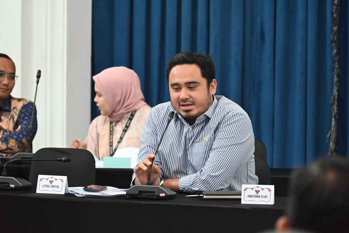 Raker Dengan Mendagri, Ahmad Irawan Desak Bubarkan DKPP Raker Dengan Mendagri, Ahmad Irawan Desak Bubarkan DKPP