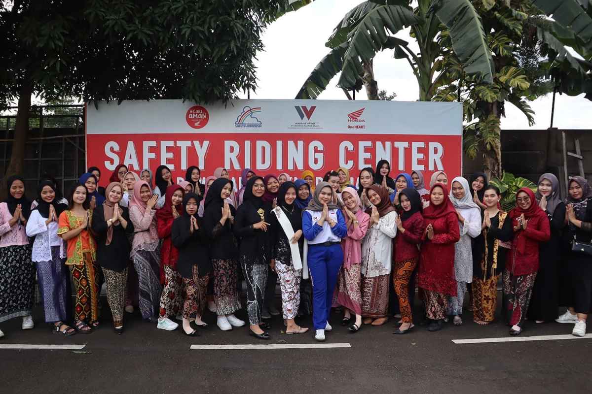 Ajak 55 SMK Binaan, Wahana Edukasi Kartini Muda Patuhi Aturan Lalulintas Ajak 55 SMK Binaan, Wahana Edukasi Kartini Muda Patuhi Aturan Lalulintas